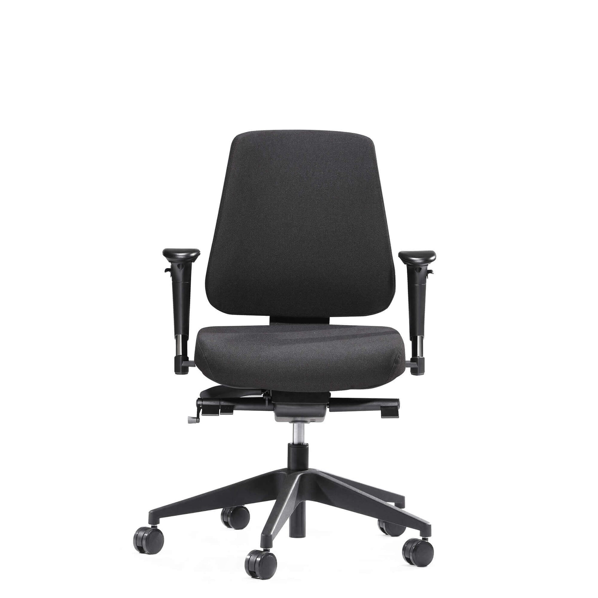 Ergonomisk sort kontorstol med justerbare armlæn og hæve-sænke funktion, ideel til sundt arbejdsmiljø.